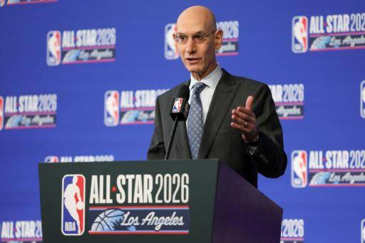El comisionado de la NBA, Adam Silver, atiende a los medios el 14 de febrero de 2026