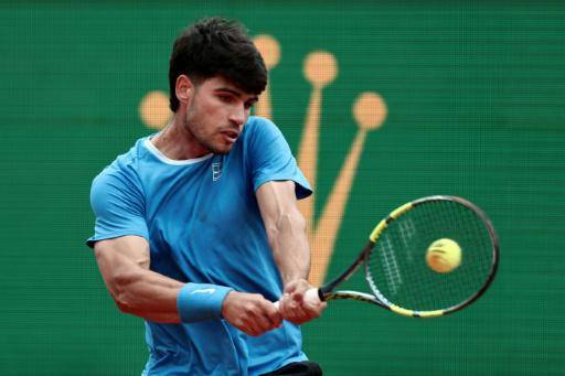 El español Carlos Alcaraz durante su partido de cuartos de final del Masters 1000 de Montecarlo contra el kazajo Alexander Bublik, el 10 de abril de 2026
