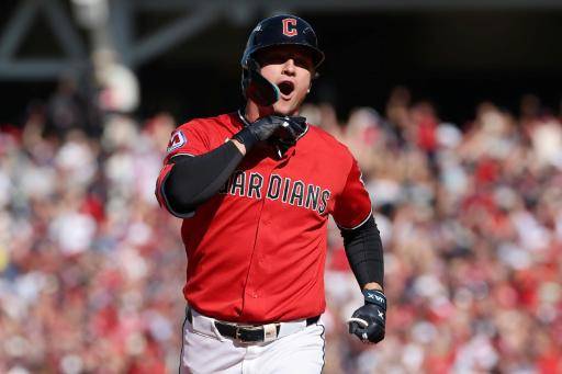 Petey Halpin celebra un jonrón en el triunfo de los Guardianes de Cleveland ante los Rays de Tampa Bay el 15 de octubre de 2026