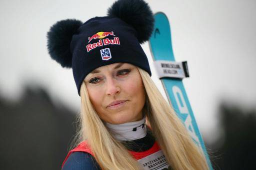 La esquiadora estadounidense Lindsey Vonn, tercera, después de la ceremonoa dle podio del descenso de Copa del Mundo en Tarvisio (Italia) el 17 de enero de 2026