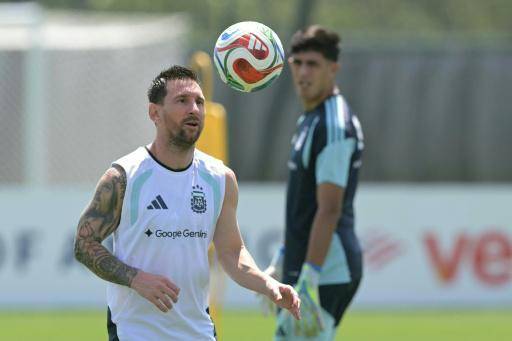 Lionel Messi participa en una sesión de entrenamiento en el Sporting KC Training Centre de Kansas City, en el marco del Mundial de fútbol de 2026, el 30 de junio de 2026