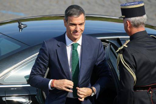 El presidente del gobierno español, Pedro Sánchez, llega al desfile militar con motivo de la fiesta nacional de Francia, el 14 de julio de 2026 en París