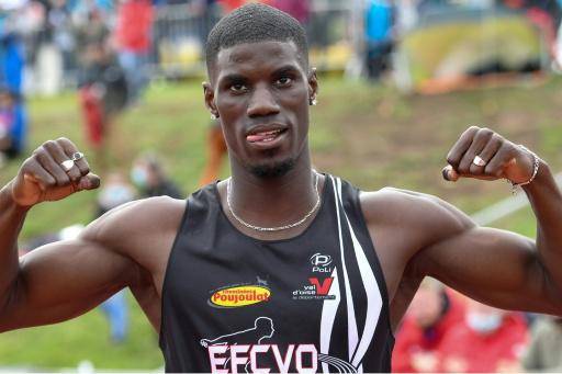 El velocista francés Mouhamadou Fall tras ganar los 200 m en el Campeonato de Francia de atletismo, en Angers (noroeste) en junio de 2021