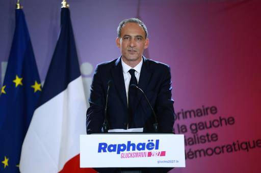 El eurodiputado Raphaël Glucksmann ofrece un discurso tras ganar las primarias de la izquierda moderada a las elecciones presidenciales de Francia, en París el 11 de octubre de 2026