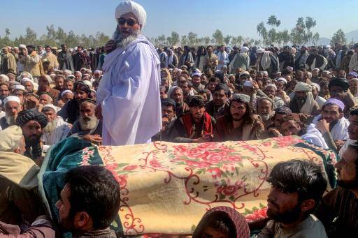 Funerales en la provincia afagna de Nangarhar, bombardeada por Pakistán, el 1 de marzo de 2026