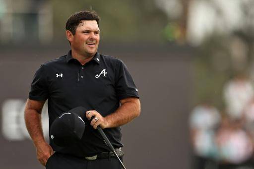 Patrick Reed celebra tras ganar el Dubai Dessert Classic de golf en Dubái (Emiratos Árabes Unidos), el 25 de enero de 2026