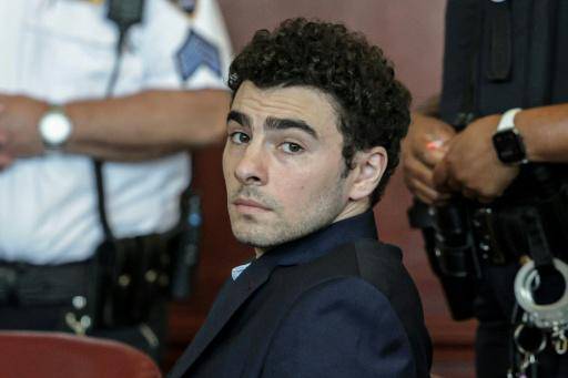 Luigi Mangione, acusado del asesinato del director de UnitedHealthcare, Brian Thompson, en la Corte Suprema del estado de Nueva York el 18 de mayo de 2026