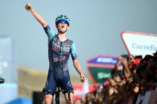 El esloveno Jakob Omrzel celebra su victoria en la 12ª etapa de la Vuelta a España. En Calar Alto (Andalucía, sur de España), el 3 de septiembre de 2026