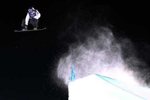 La española Nora Cornell durante las clasificaciones del snowboard big air en los Juegos Olímpicos de Milán-Cortina. En Livigno (norte de Italia), el 8 de febrero de 2026