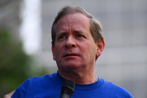 El exdiputado de la Asamblea Nacional de Venezuela, Juan Pablo Guanipa, observa durante una protesta convocada por la oposición en la víspera de la investidura presidencial de Nicolás Maduro, en Caracas, el 9 de enero de 2025.