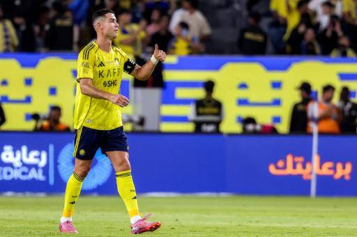El delantero portugués del Al-Nassr, Cristiano Ronaldo, celebra un gol con su equipo en el partido de la Saudi Pro League contra Al-Riyadh SC, en Riad, el 20 de septiembre de 2025
