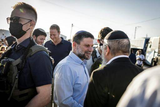 El ministro de Finanzas de Israel, Bezalel Smotrich, llega a la ceremonia oficial de inauguración de un nuevo asentamiento israelí, Maale Arugot, en Gush Etzion, en Cisjordania ocupada, el 2 de septiembre de 2026