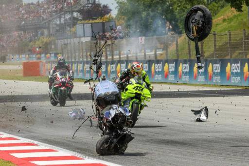 La moto del piloto español de Gresini Racing, Álex Márquez, tras sufrir una caída durante el GP de Cataluña de MotoGP, en el circuito de Montmeló, cerca de Barcelona, el 17 de mayo de 2026