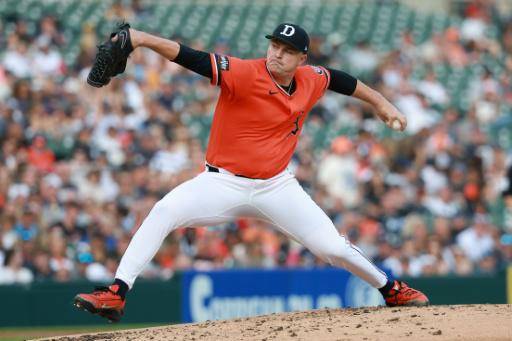 Tarik Skubal, de los Tigres de Detroit, lanza en la segunda entrada del partido de las Grandes Ligas contra los Reales de Kansas City en Comerica Park en Detroit, Michigan, el 24 de julio de 2026
