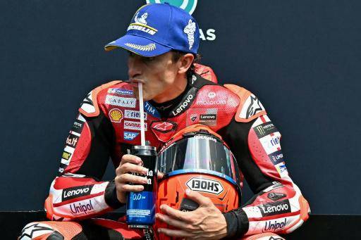 El español líder del Mundial de MotoGP, Marc Márquez, reacciona tras quedar en segundo lugar en la sesión de clasificación para el Gran Premio de Malasia