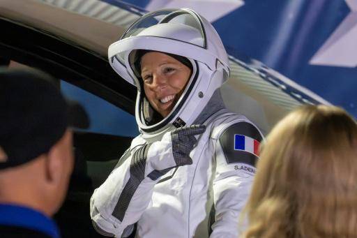 La astronauta Sophie Adenot es la primera francesa en hacer una caminata fuera de la Estación Espacial Internacional