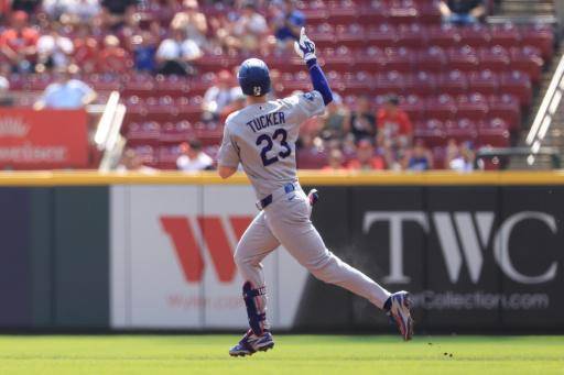 Kyle Tucker celebra un jonrón en la victoria de los Dodgers de Los Ángeles ante los Rojos de Cincinnati el 17 de septiembre de 2026