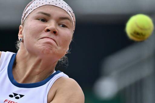 La tenista rusa Diana Shnaider juega contra la japonesa Naomi Osaka un partido del torneo de Roma el 10 de mayo de 2026