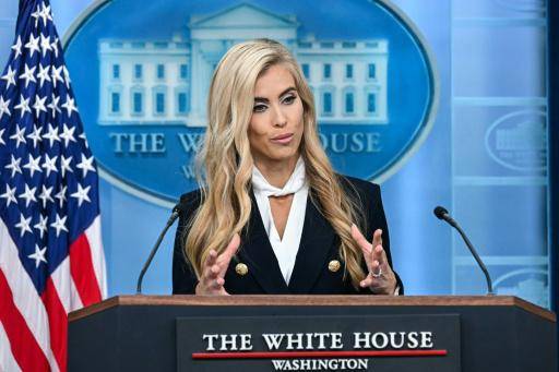 La nueva portavoz de la Casa Blanca, Katie Zacharia, en su primera rueda de prensa el 13 de octubre de 2026 en Washington