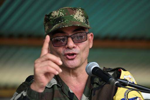 Iván Mordisco, jefe de un grupo disidente de las FARC, habla durante una reunión con comunidades locales en San Vicente del Caguán, el 16 de abril del año 2023 en el centro de Colombia