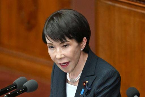 La primera ministra Sanae Takaichi habla ante el Parlamento japonés durante la sesión plenaria celebrada el 20 de febrero de 2026 en Tokio