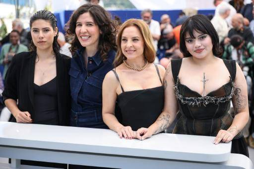 (Desde la izq.) La actriz Daniela Marín Navarro, la directora Valentina Maurel, y las actrices Marina de Tavira y Mariángel Villegas en el Festival de Cannes el 16 de mayo de 2026