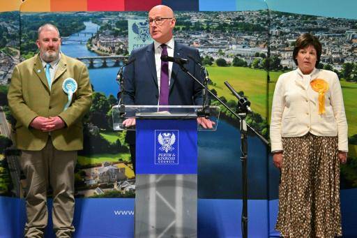 El jefe del gobierno de Escocia y líder del Partido Nacional Escocés (SNP), John Swinney, habla tras las elecciones en Perth, Escocia, el 8 de mayo de 2026