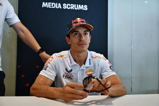 El piloto español Marc Márquez atiende a la prensa antes del Gran Premio de Tailandia de MotoGP, el 26 de octubre de 2023 en Buriram