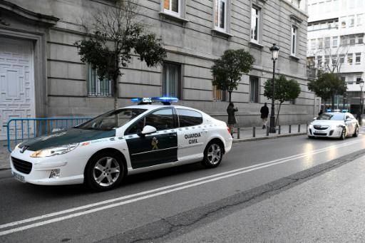 Vehículos de la Guardia Civil circulan por Madrid el 12 de febrero de 2019