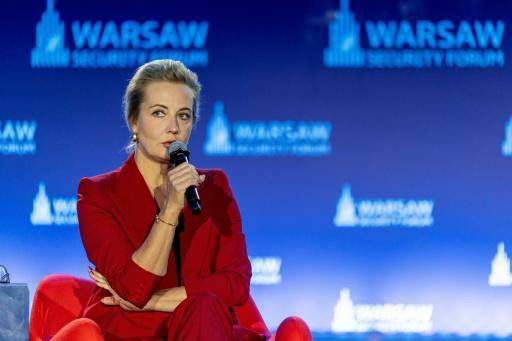 Yulia Navalnaya, viuda del fallecido opositor Alexéi Navalni, habla durante un foro sobre seguridad el 30 de septiembre de 2025 en Varsovia