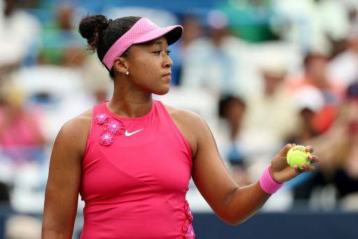 La japonesa Naomi Osaka durante el partido de individuales femenino contra la filipina Alexandra Eala, en la sexta jornada del Mubadala DC Open 2026, en el William H.G. FitzGerald Tennis Center, en Washington, el 1 de agosto de 2026