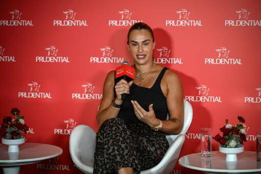 Aryna Sabalenka habla durante un acto promocional en Hong Kong, el 14 de octubre de 2025