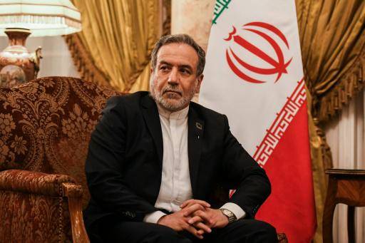 El ministro de Relaciones Exteriores iraní, Abás Araqchi, se reúne con su homólogo egipcio y con el director general del Organismo Internacional de la Energía Atómica, en El Cairo, el 9 de septiembre de 2025