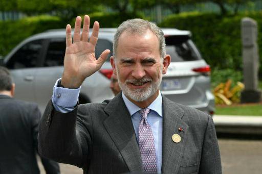 El rey Felipe VI saluda durante una visita a San José de Costa Rica con motivo de la toma de posesión de Laura Fernández como nueva presidenta, el 8 de mayo de 2026 en el país centroamericano