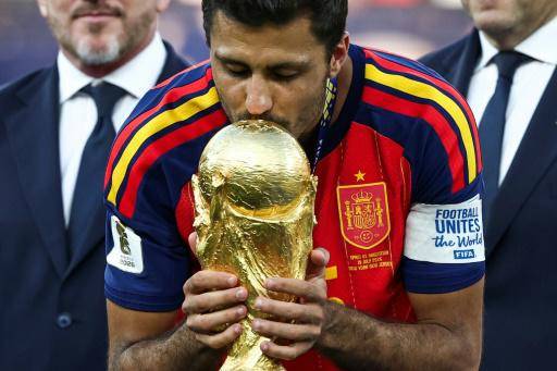 Seis españoles, Mbappé y Messi entre los candidatos al Balón de Oro