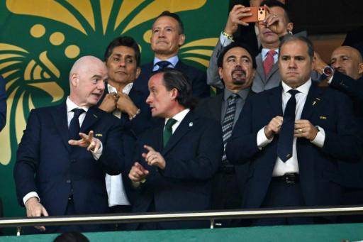 FIFA acusa a UEFA de tramar una campaña de desprestigio