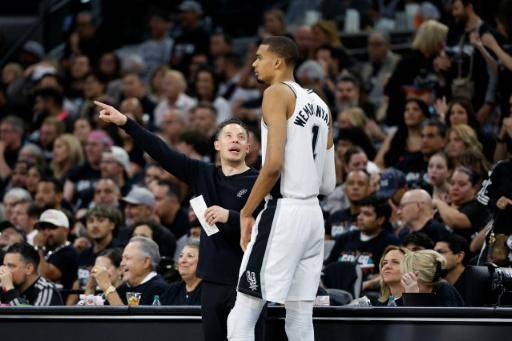 Mitch Johnson, el joven maestro que guía a los Spurs de Wemby en playoffs de NBA
