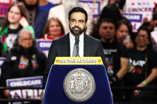 El alcalde de Nueva York, Zohran Mamdani, habla durante un discurso que marca los primeros 100 días de su mandato en el distrito de Queens, el 12 de abril de 2026.