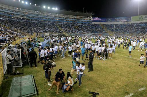 Doce muertos en una estampida en un estadio de El Salvador