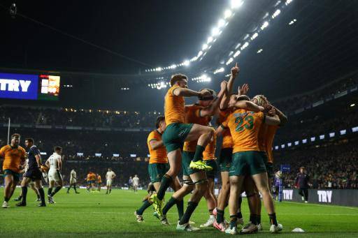 Australia gana a Inglaterra (42-37) con try en el último suspiro