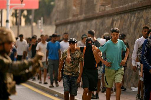 Los niños migrantes, en riesgo de sufrir abusos en las calles de Ceuta, alertan las oenegés