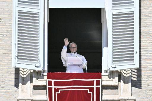 El papa León XIV pasó una noche tranquila tras ser operado de un cáncer de pulmón