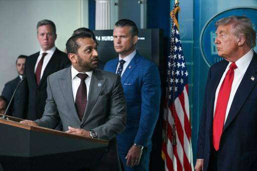 Tres exagentes del FBI acusan al actual director de politizar la agencia