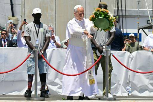 El papa denuncia la indiferencia hacia los inmigrantes en simbólico acto en Canarias