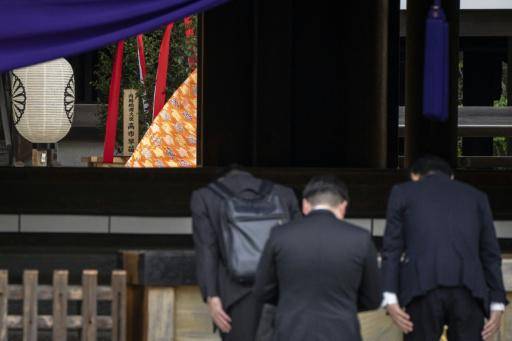 Takaichi envía una ofrenda a un santuario símbolo del militarismo de Japón