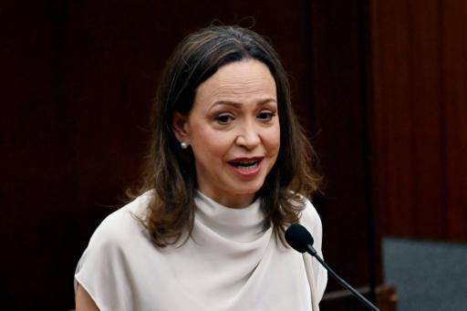La líder opositora venezolana María Corina Machado pronuncia un discurso en la Asamblea Nacional panameña, en Ciudad de Panamá, el 25 de mayo de 2026