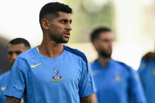 Argentino Cristian Romero sustituye a Son como capitán del Tottenham