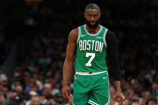 Los Celtics traspasan a Jaylen Brown a sus rivales Sixers (medios)