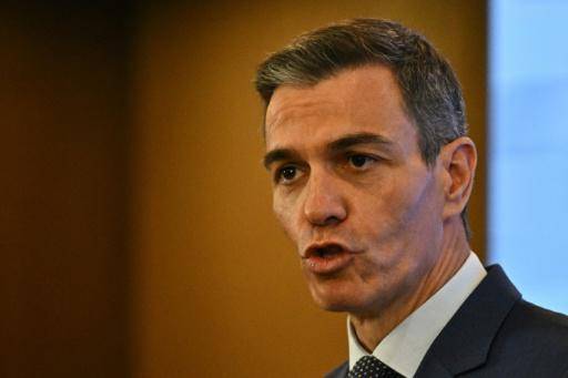 El avión en que viajaba el presidente del Gobierno español aterriza de emergencia en Turquía