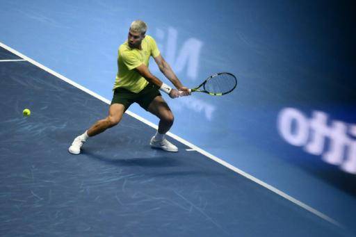 Alcaraz debuta en el Masters con convincente triunfo ante De Miñaur